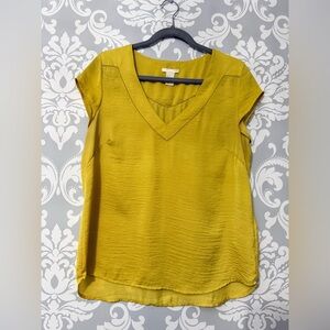 10/$25‎ • H&M Mustard Yellow V-neck Satin Type Blouse